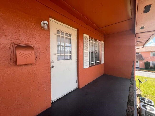 Foto del edificio - 1665 W Oak Ridge Rd