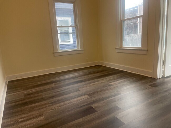 Foto del edificio - 1605 Hillcrest Rd