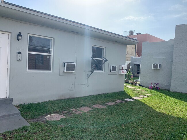 Foto del edificio - 1864 NW 21st St