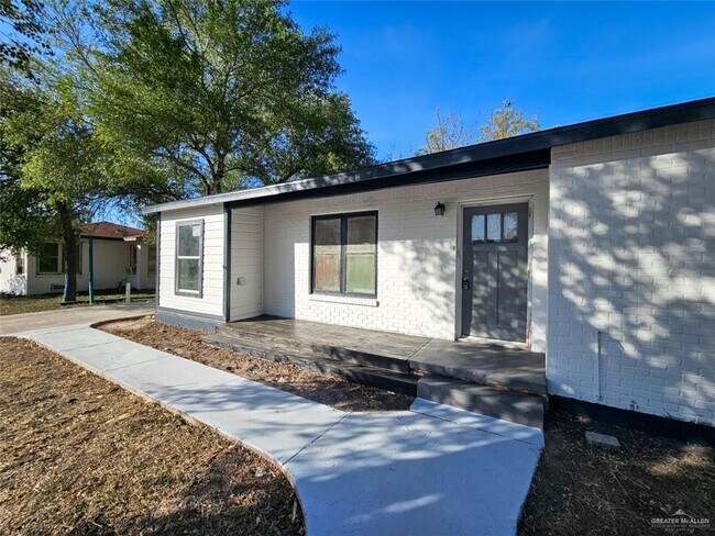 Foto del edificio - 15 Redwood Ave