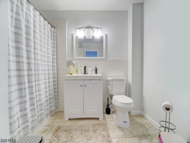 Foto del edificio - 1210 Roselle St