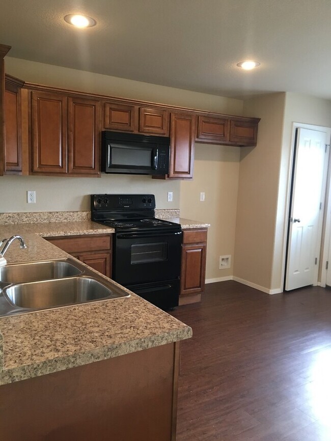 Building Photo - 3432 Alliance Dr