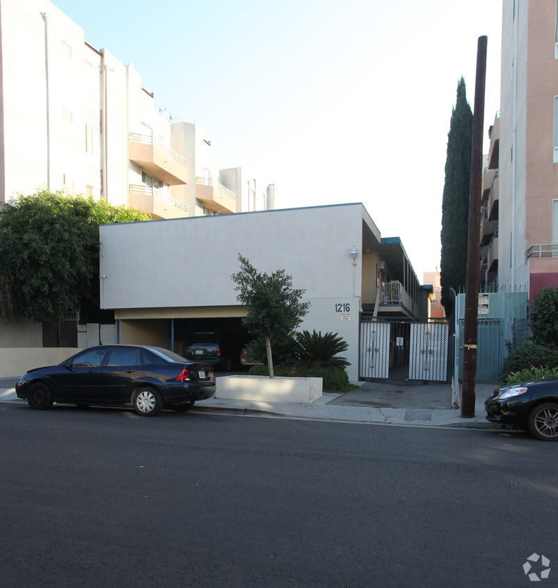 Primary Photo - 1216 N Las Palmas Ave