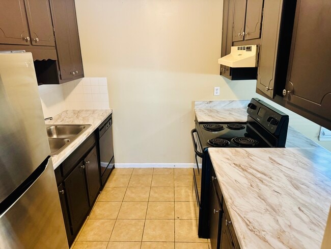 Building Photo - 1704 Riverside Ct NE