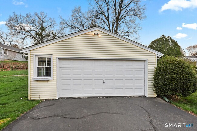 Foto del edificio - 575 S Main St