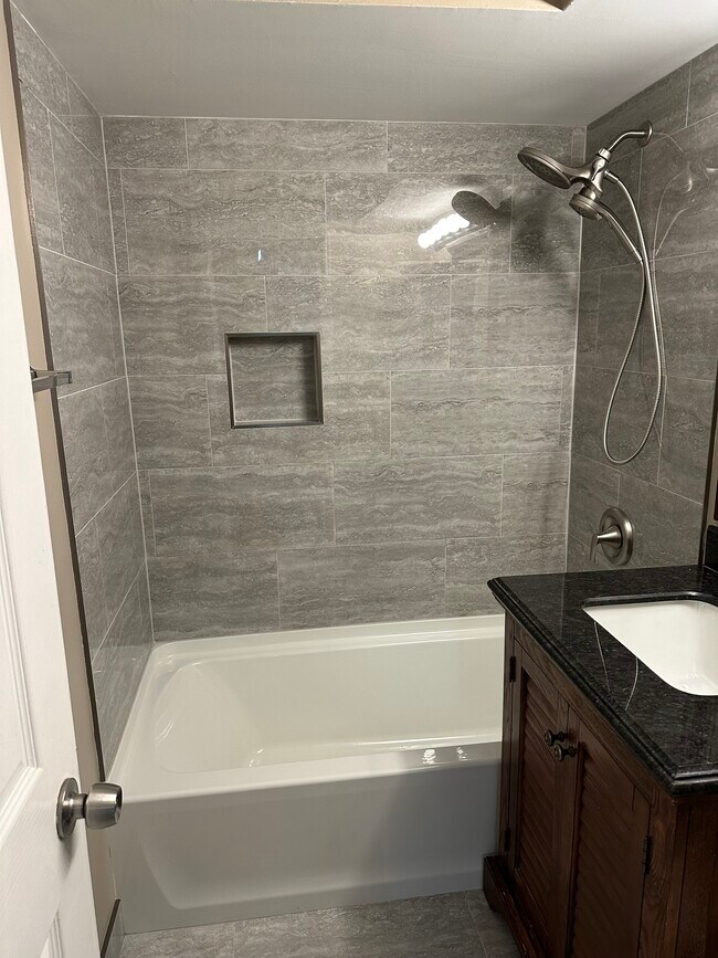 Fairway Grove Apartments in Downers Grove, IL