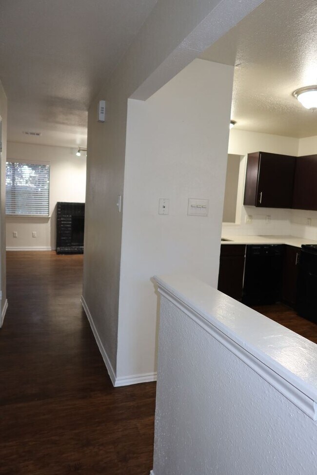 Foto del edificio - Downtown / Riverside Townhome - 2BD/2.5BA ...