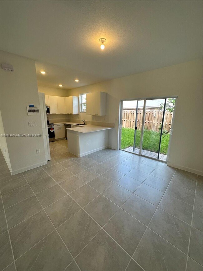 Foto del edificio - 12570 NW 23rd Pl