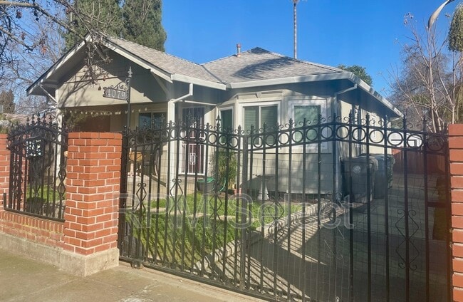 Building Photo - 4079 4th Ave
