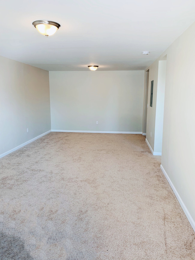 Building Photo - 2768 Struble Rd