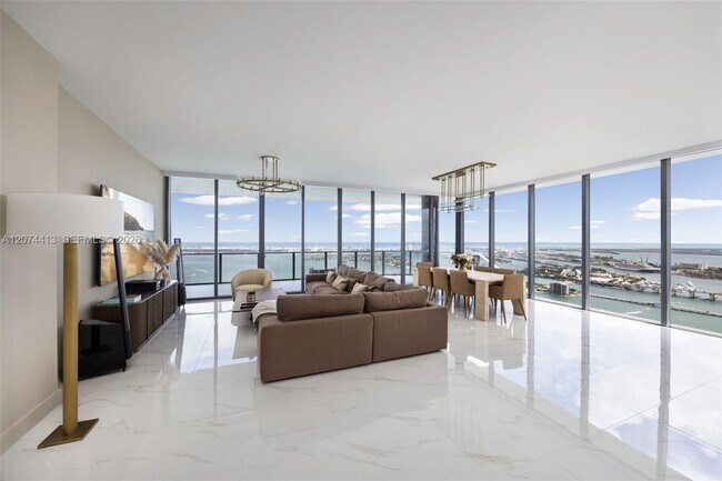 Foto del edificio - 700 NE 24th St