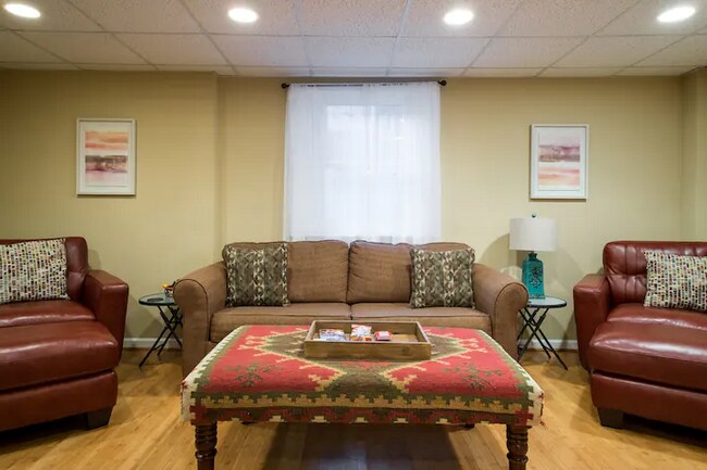 Foto del edificio - 576 Wimbledon Rd NE