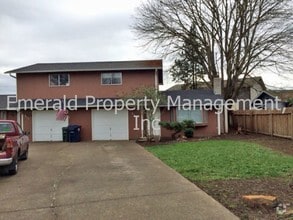 Building Photo - 824 N Cloverleaf Loop