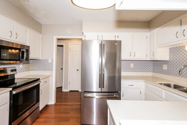 Building Photo - 7201 Skidmore Cove
