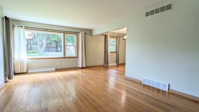 Foto del edificio - 330 S Oak St