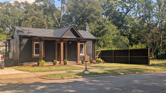 Building Photo - Completely remodeled Studio Home
