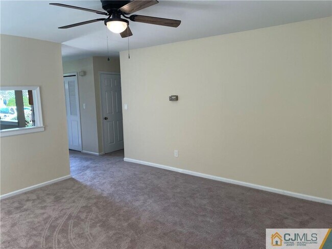 Foto del edificio - 1006 Maplecrest Rd