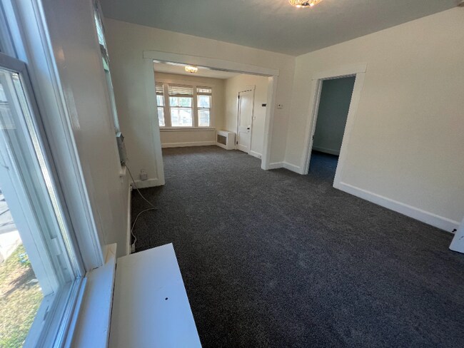Living Room / Dining Room - 129 Prescott Ave