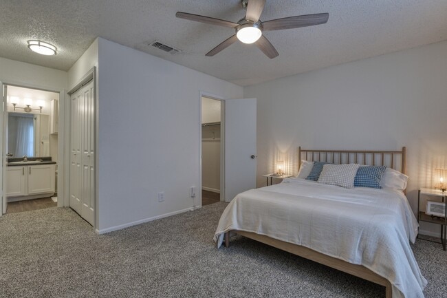 Foto del edificio - Woods of Elm Creek