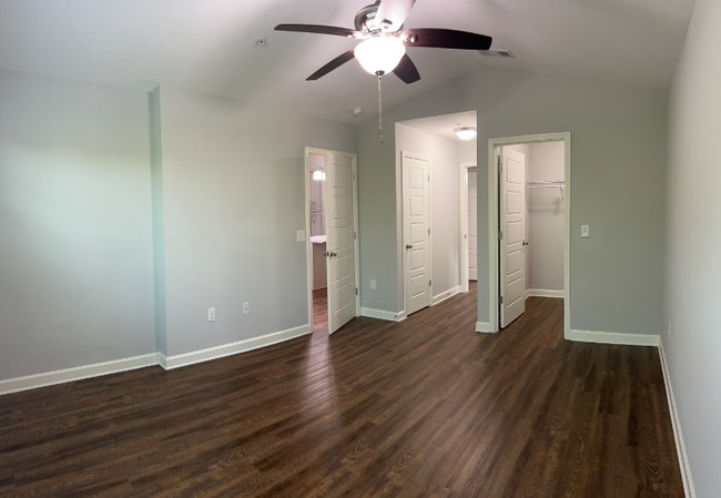 Building Photo - 4640 Crossing Ct