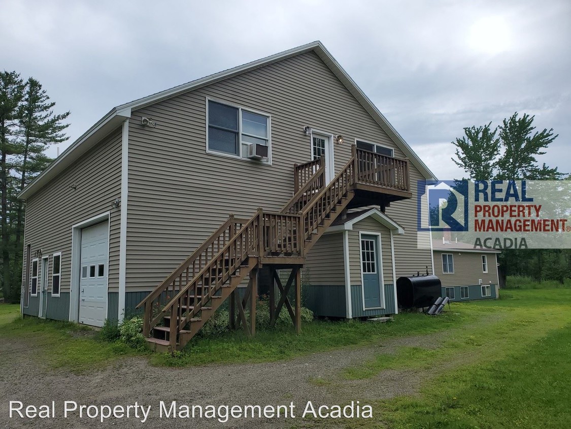 3019 Broadway Unit Apt. B, Glenburn, ME 04401 Room for Rent in