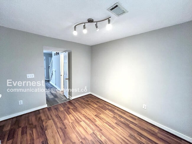 Building Photo - 2183 Cheshire Dr