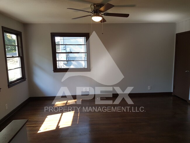 Foto del edificio - 3 Bd 1- Ba Single Family Home off Western ...