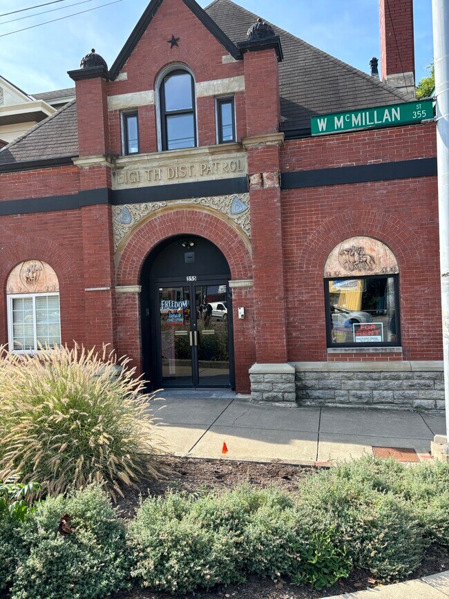 355 W McMillan St Unit 2nd Floor W McMillan, Cincinnati, OH 45219 Apartments in Cincinnati, OH