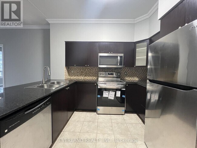 Building Photo - 388 Prince of Wales Dr