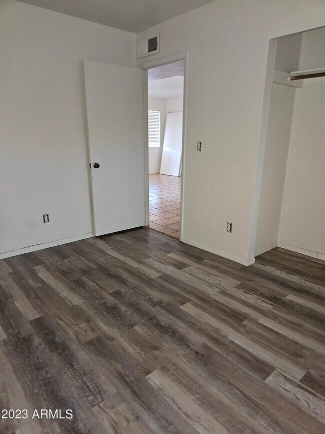 Foto del edificio - 10213 N 15th Ave