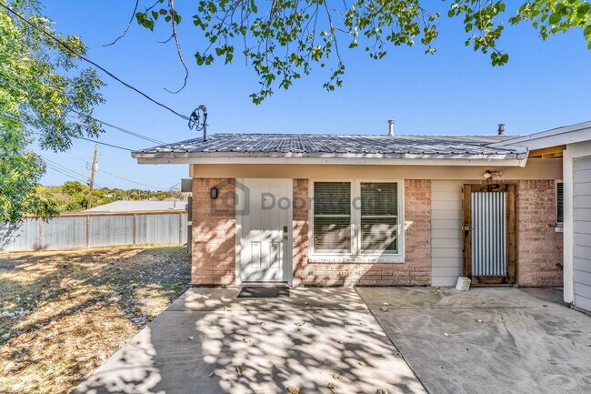 Foto del edificio - 4804 Hillspring Cir