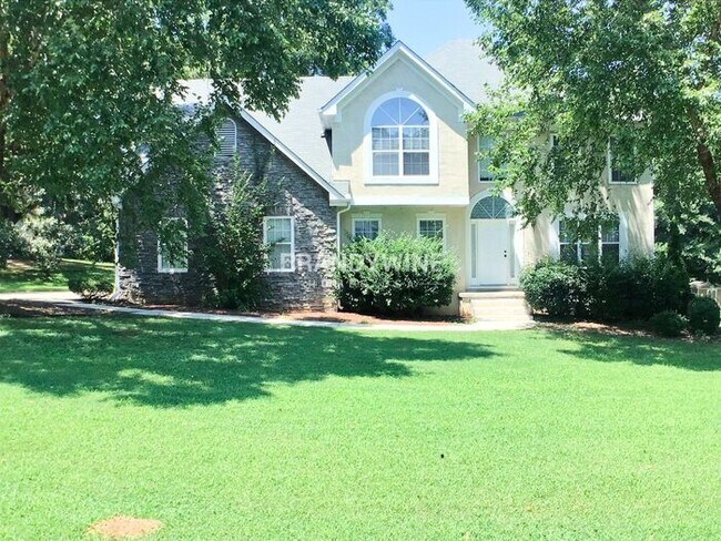 Building Photo - Charming and Lovely 4BR! Apply today!