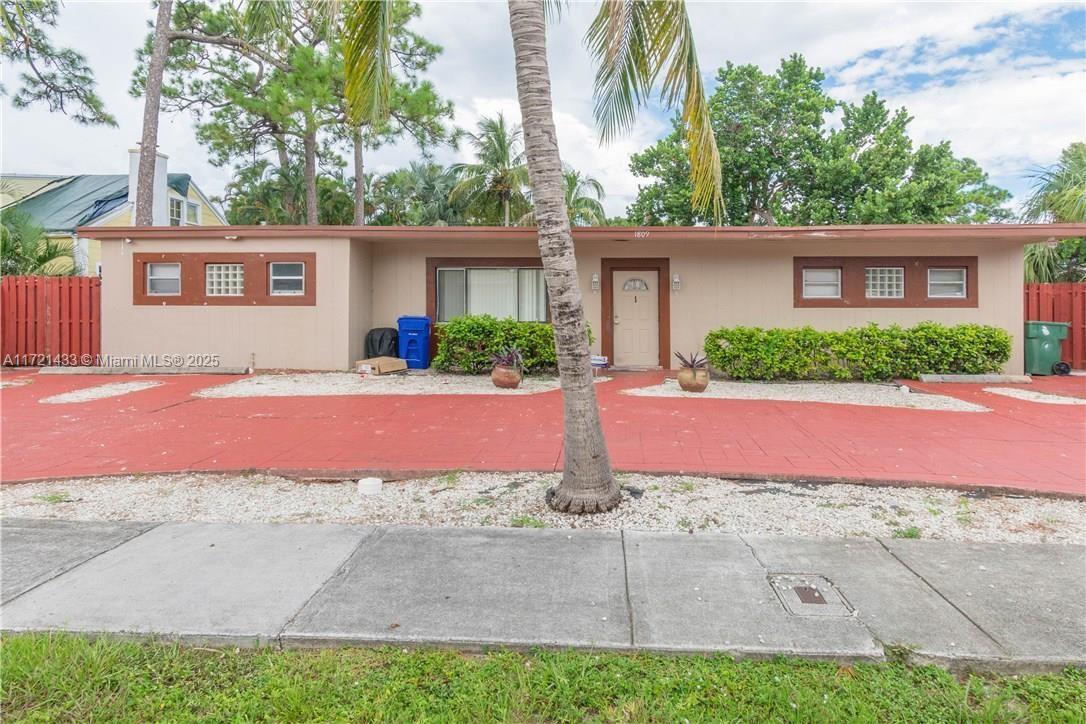 Foto principal - 1809 SW 10th St