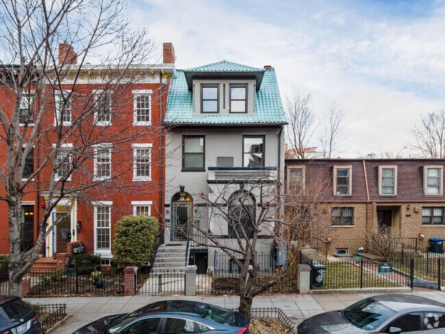 Building Photo - The Standard Eleven