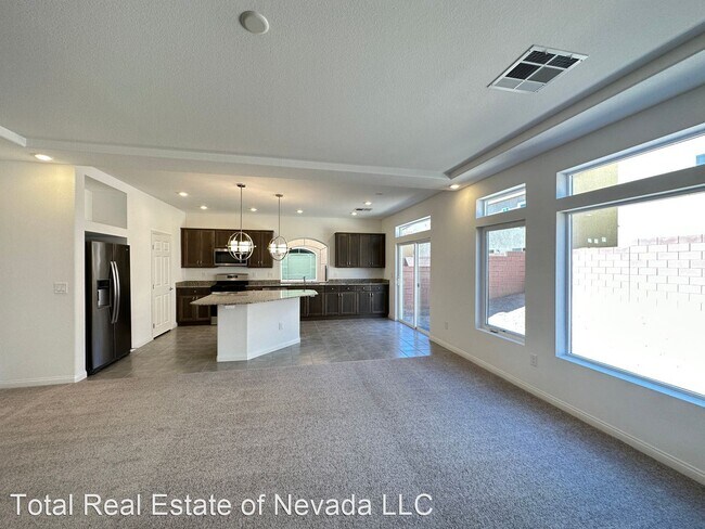 Building Photo - 4 br, 3.5 bath House - 7745 Bellenden St