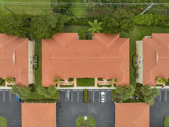 Foto del edificio - ***ANNUAL UNFURNISHED***NOW AVAILABLE***NO...