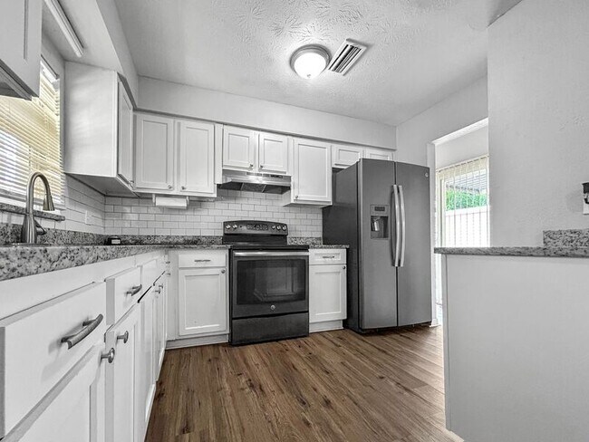 Foto del edificio - 5753 Tempest St