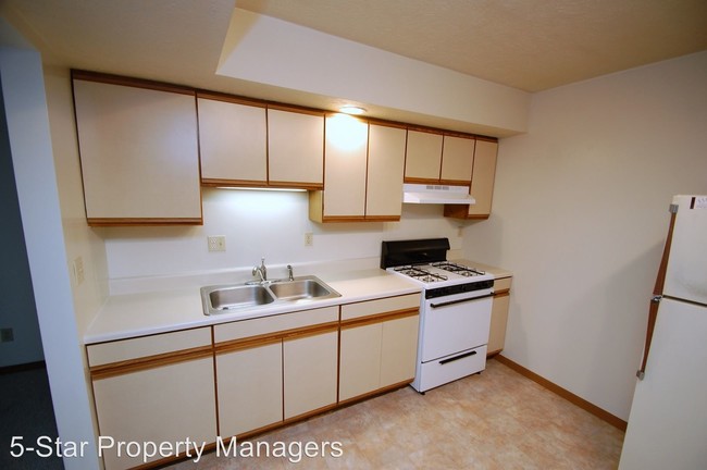 Building Photo - 427 S SILVERWOOD