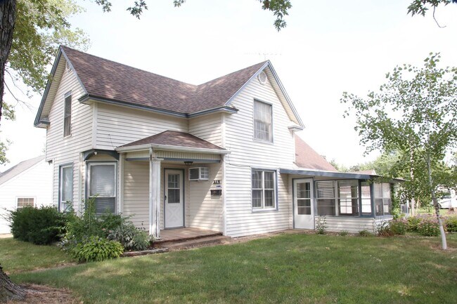 Foto del edificio - Rent: $1500 - 4 bed home within walking distance to downtown