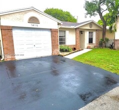 Building Photo - 14115 Langley Pl