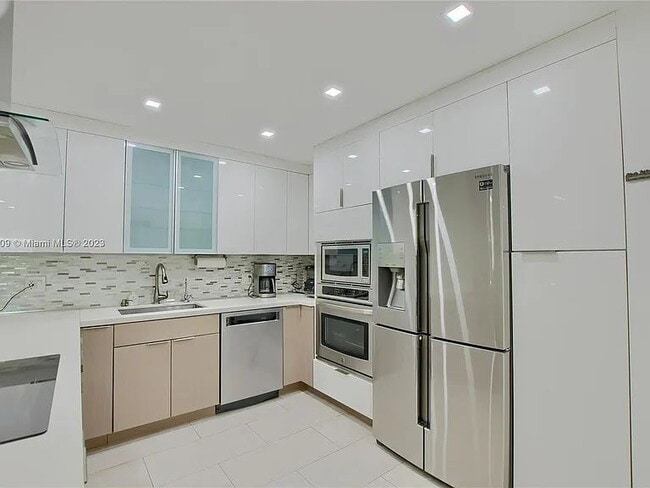 Building Photo - MUST READ: This rental is available for a roommate occupancy. The master bedroom is vacant, while...