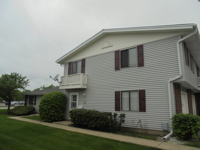 Building Photo - 8 Dennis Ct