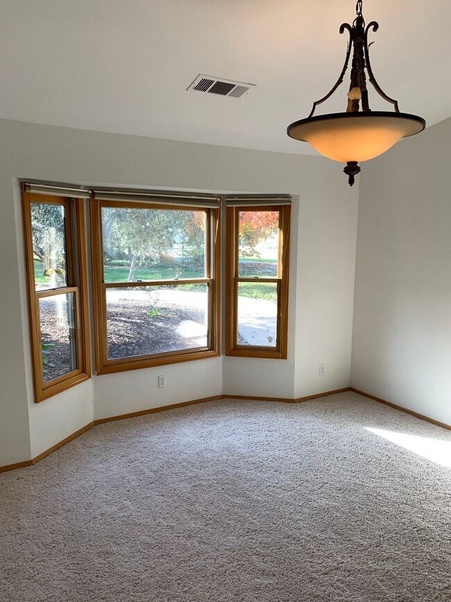 Foto del edificio - 4 Bedroom 3 Bath Home