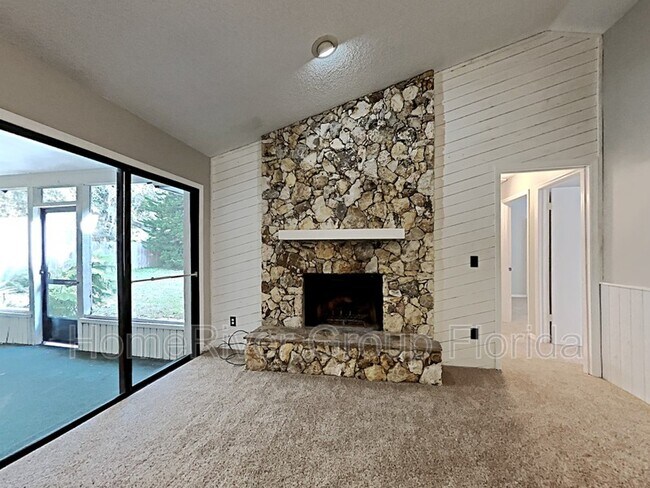 Building Photo - 107 Lyndhurst Dr