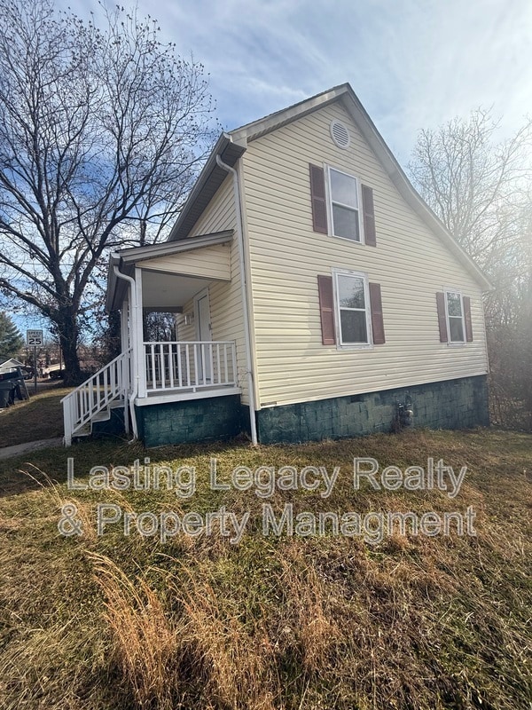 Building Photo - 325 Jackson St