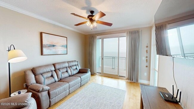 Building Photo - 2228 Beach Dr