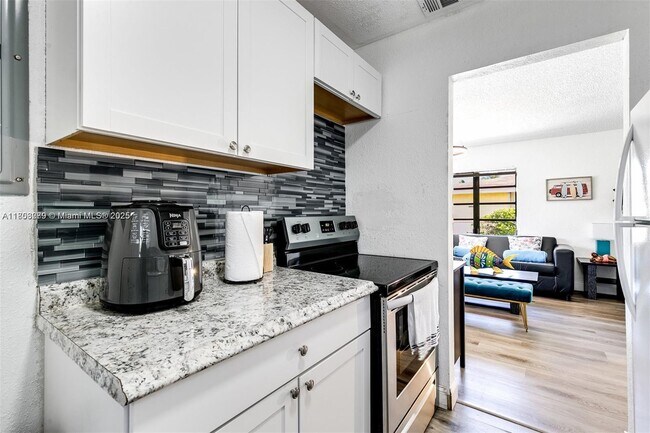 Foto del edificio - 4300 SW 28th St