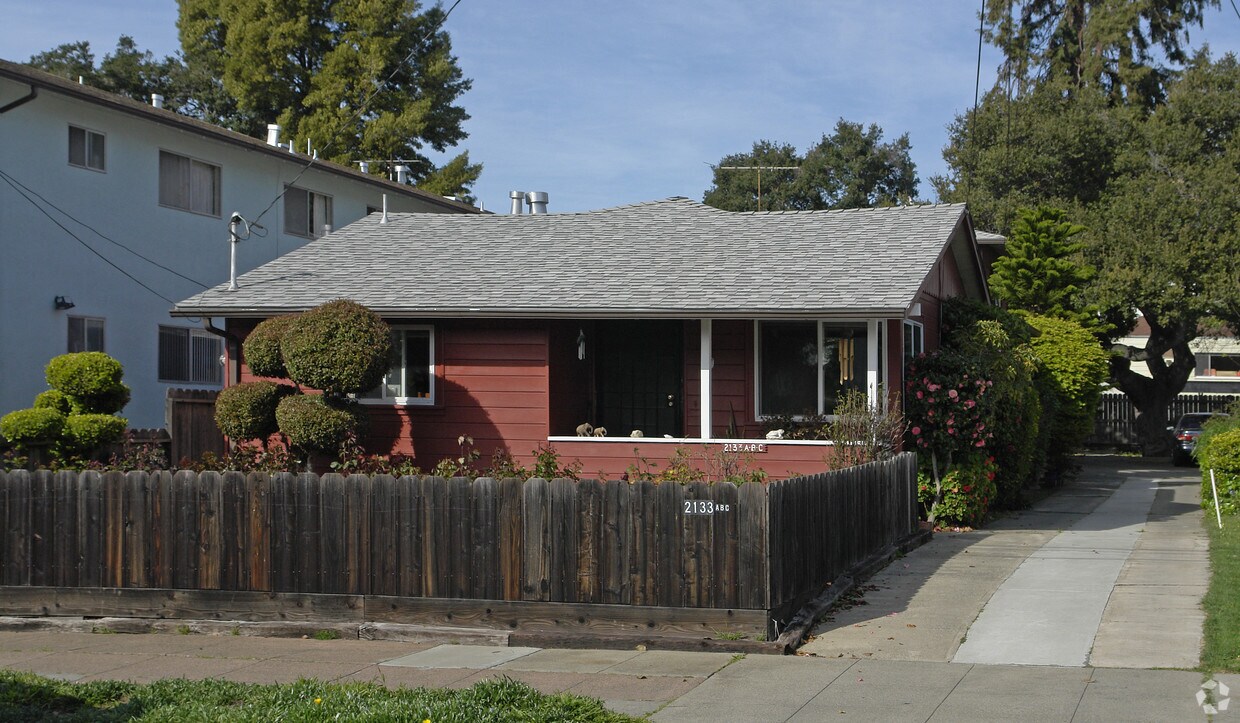 Primary Photo - 2133 Clinton Ave