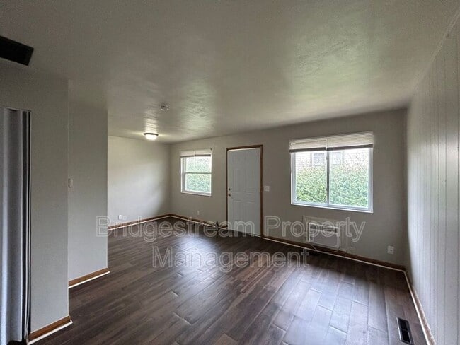 Building Photo - 1431 Huffman Ave