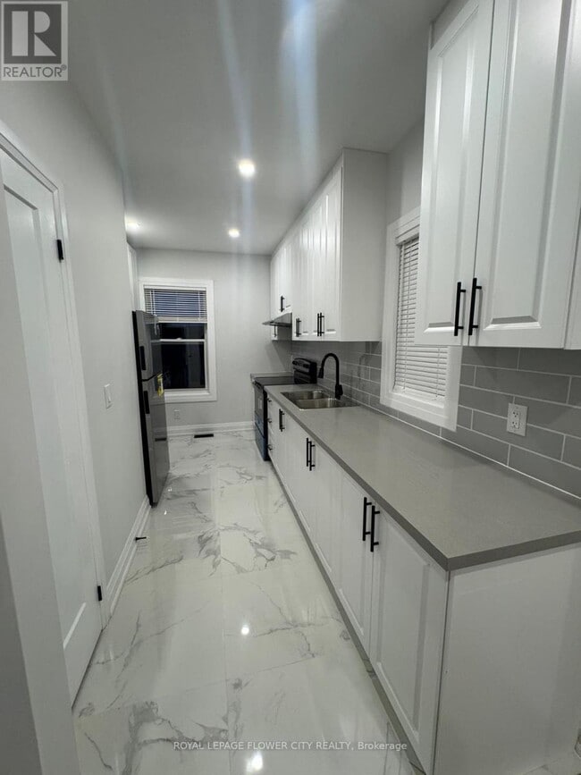 Photo du bâtiment - 414 Perth Ave